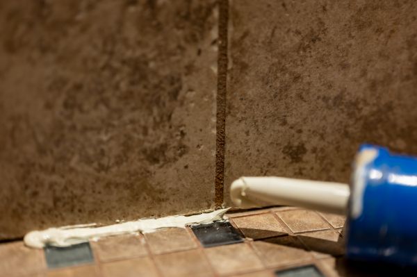 Shower Caulk Replacement Service